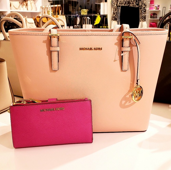 Michael Kors Handbags - MK JST MD CARRYALL TOTE & DOUBLE ZIP WRISTLET